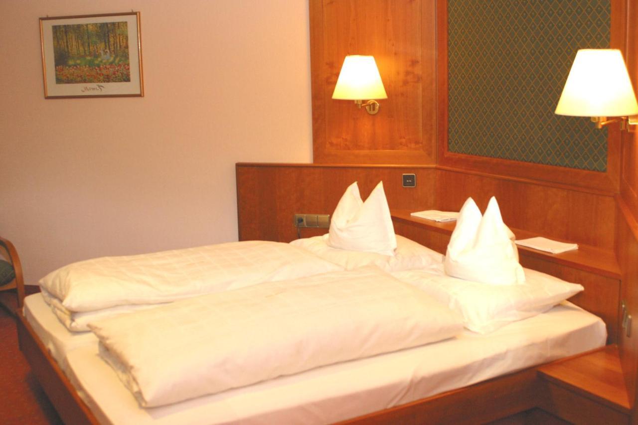 Hotel Ochsen Hoefen an der Enz Bagian luar foto