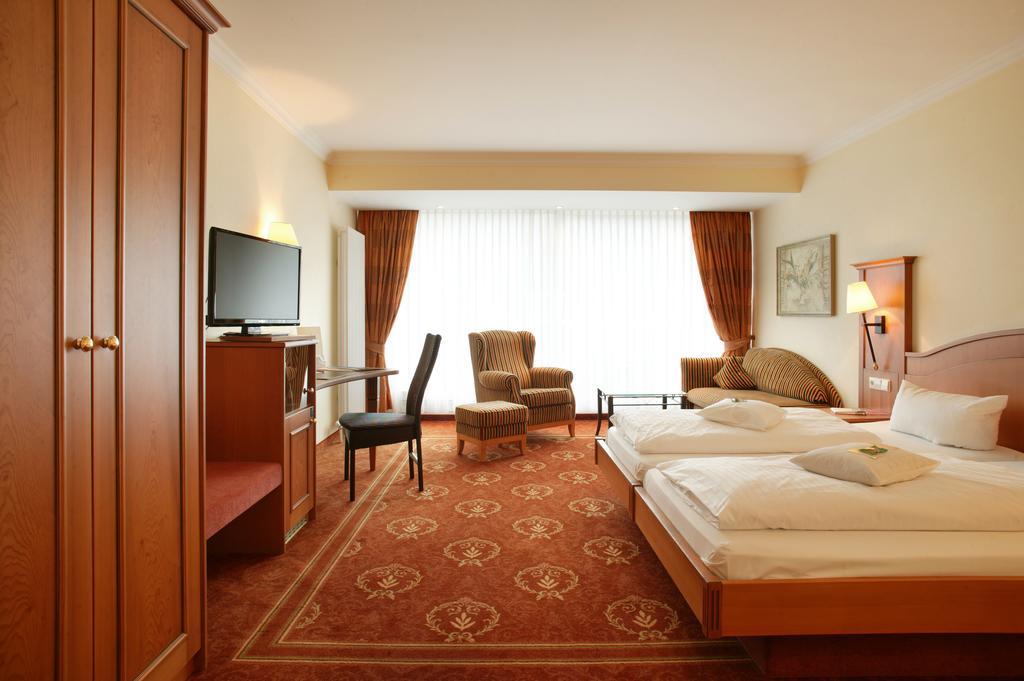 Hotel Ochsen Hoefen an der Enz Bagian luar foto