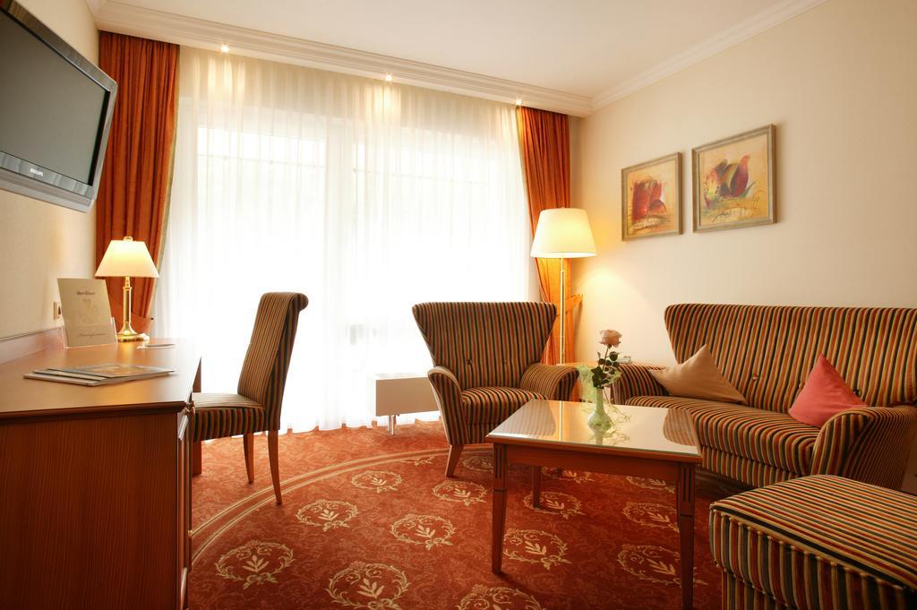 Hotel Ochsen Hoefen an der Enz Bagian luar foto